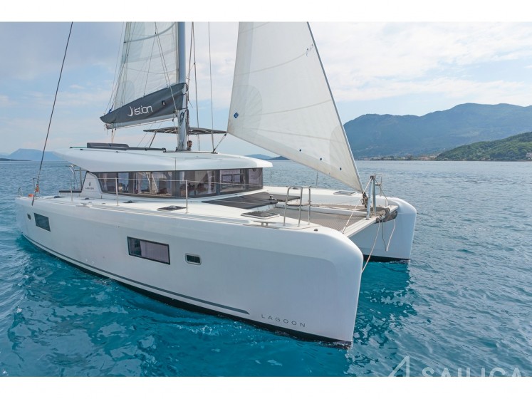 Lagoon 42 - Yacht Charter Sailica