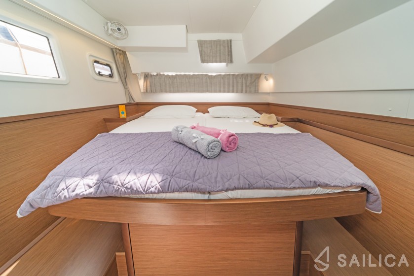 Lagoon 42 - Yacht Charter Sailica