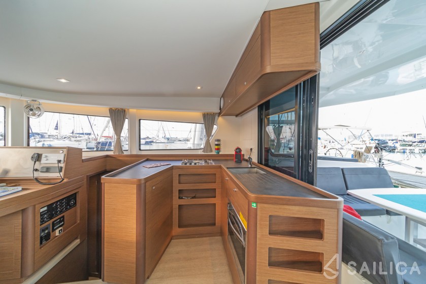 Lagoon 42 - Yacht Charter Sailica