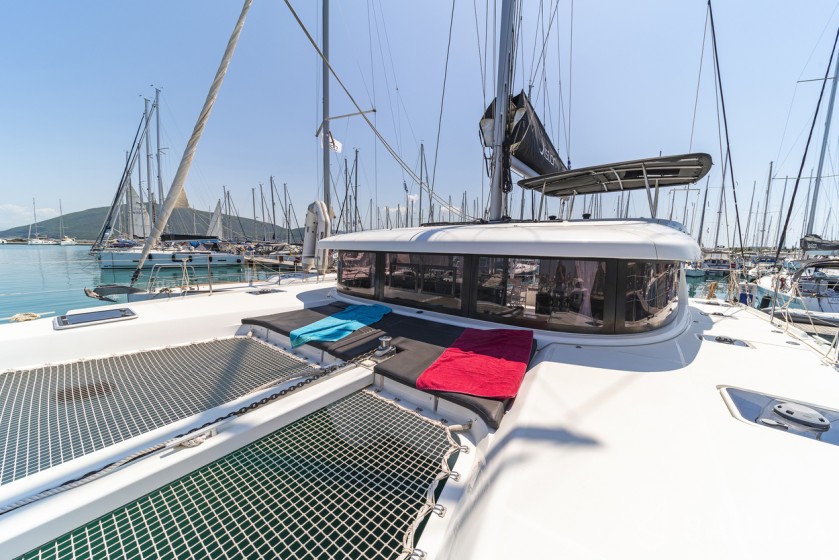 Lagoon 42 - Yacht Charter Sailica