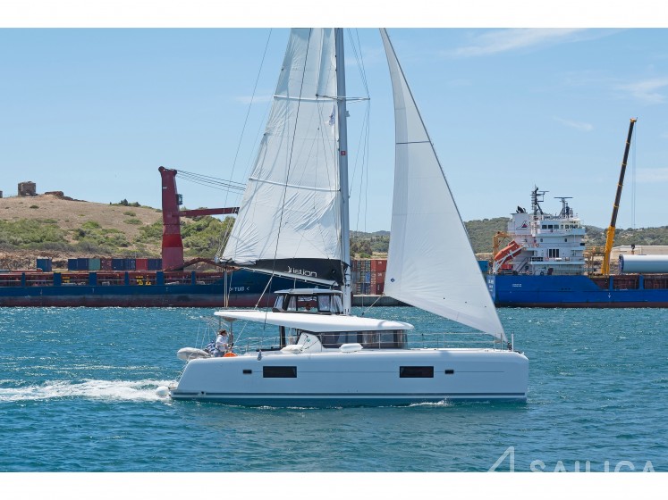 Lagoon 42 - Yacht Charter Sailica