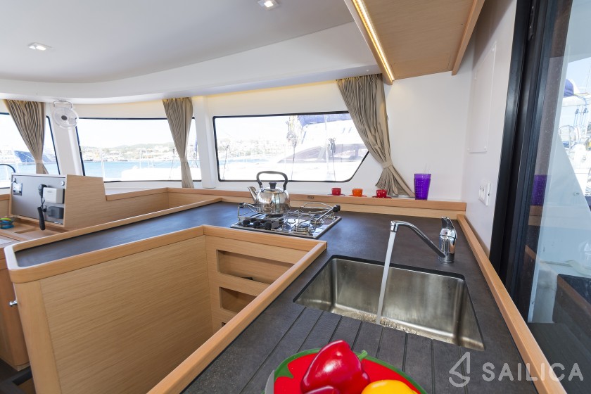 Lagoon 42 - Yacht Charter Sailica