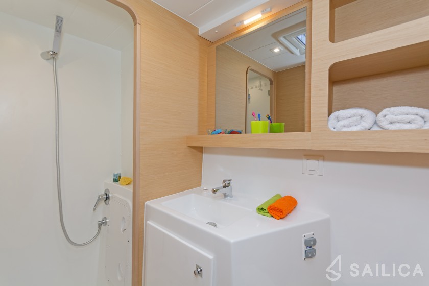 Lagoon 42 - Yacht Charter Sailica
