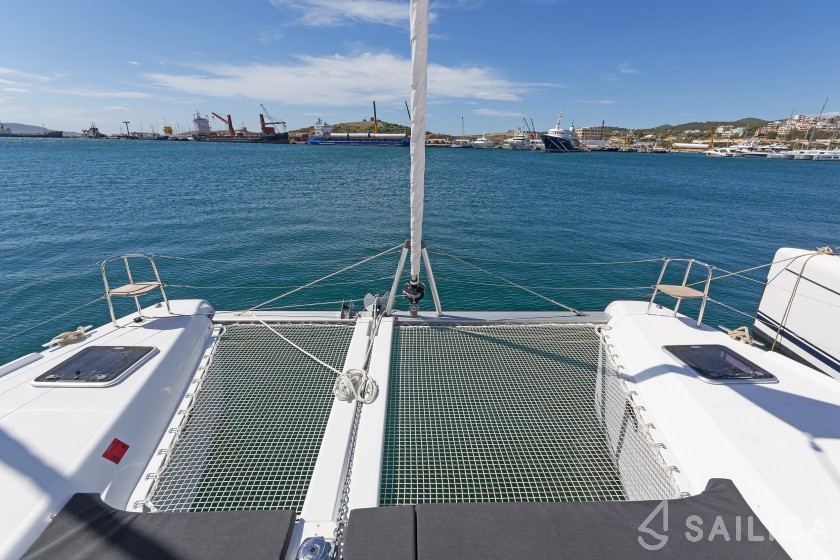 Lagoon 42 - Yacht Charter Sailica