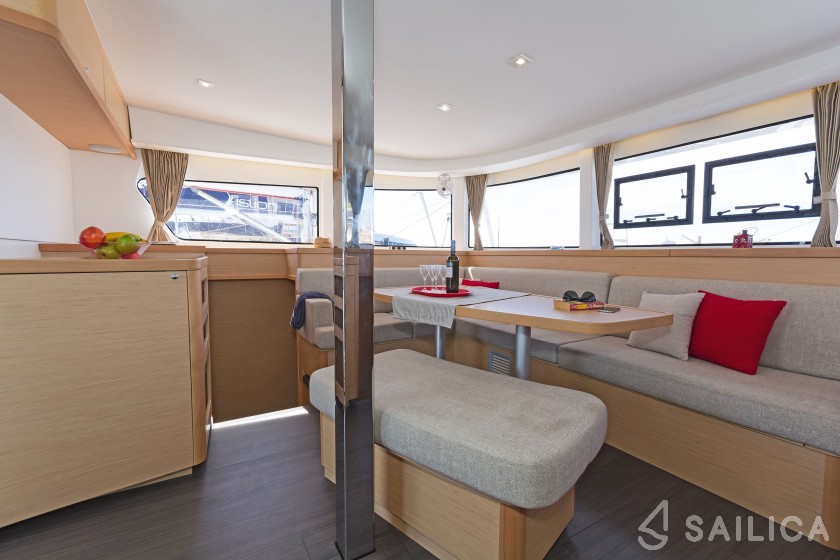 Lagoon 42 - Yacht Charter Sailica