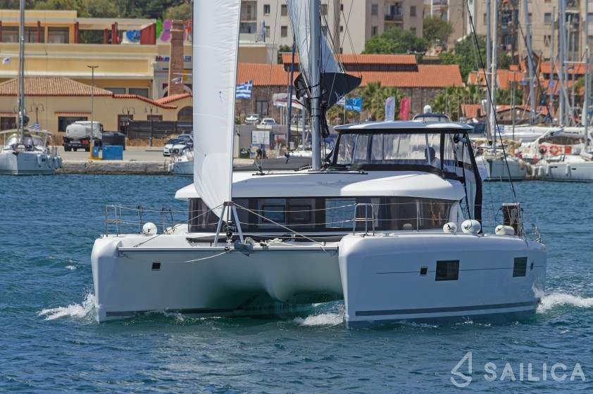 Lagoon 42 - Yacht Charter Sailica