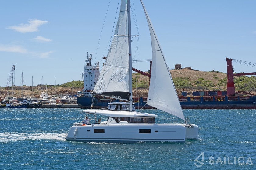 Lagoon 42 - Yacht Charter Sailica