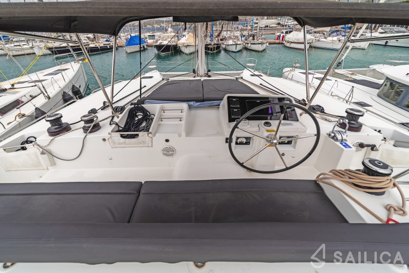 Lagoon 450  Flybridge - Yacht Charter Sailica