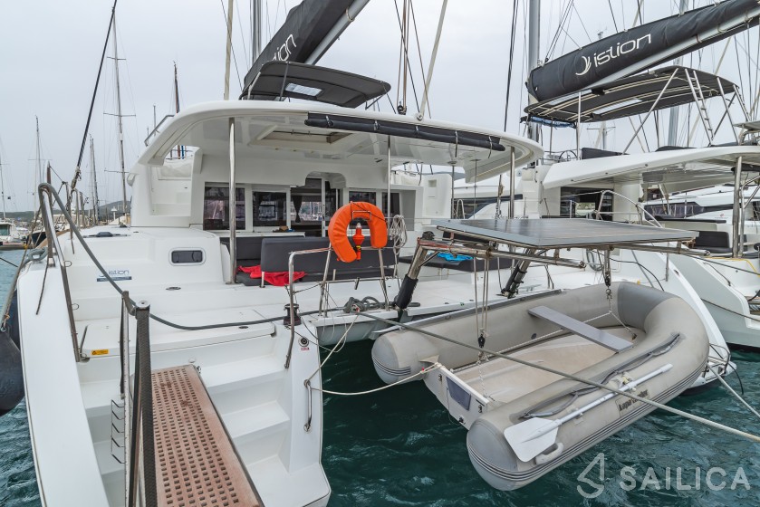 Lagoon 450  Flybridge - Yacht Charter Sailica