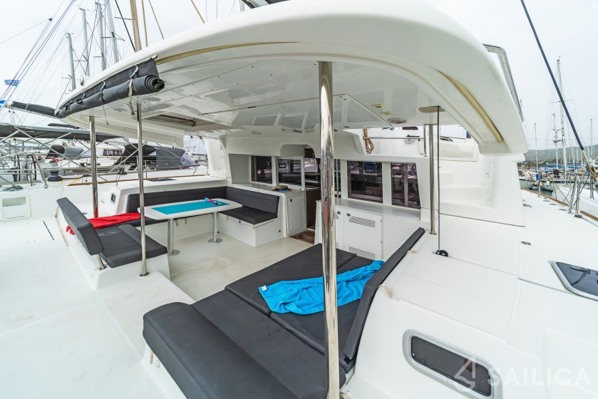 Lagoon 450  Flybridge - Yacht Charter Sailica
