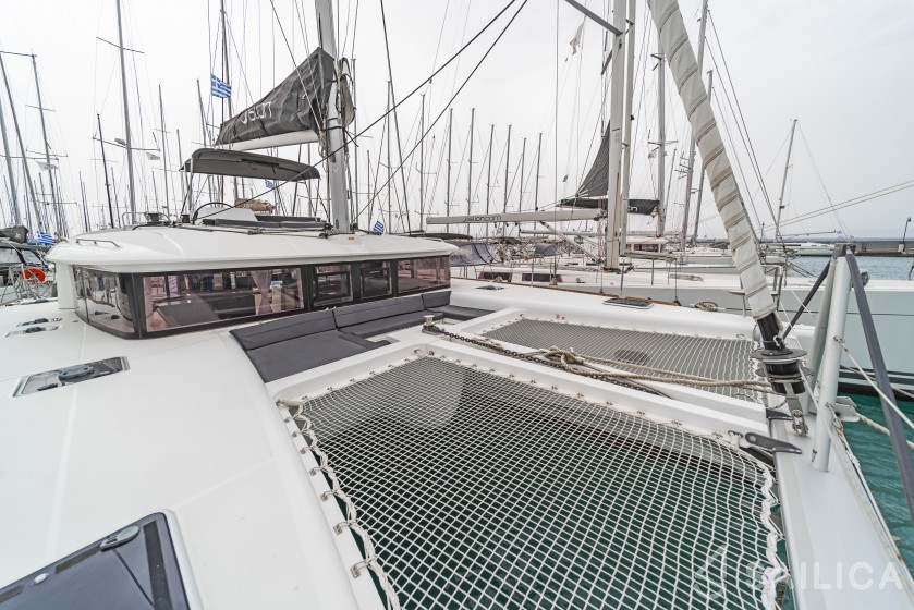 Lagoon 450  Flybridge - Yacht Charter Sailica