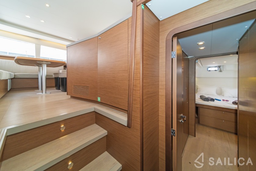 Lagoon 450  Flybridge - Yacht Charter Sailica