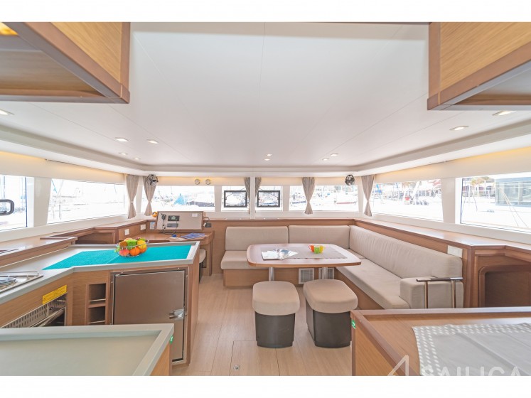 Lagoon 450  Flybridge - Yacht Charter Sailica