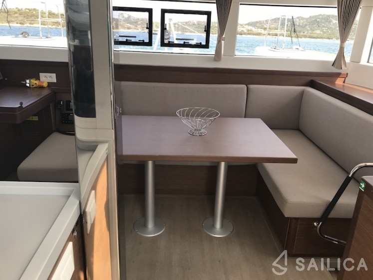 Lagoon 40 - Yacht Charter Sailica