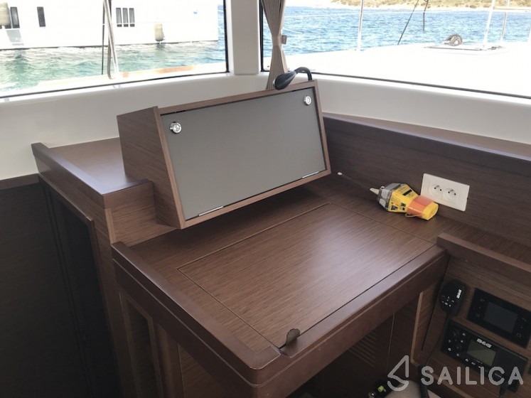Lagoon 40 - Yacht Charter Sailica