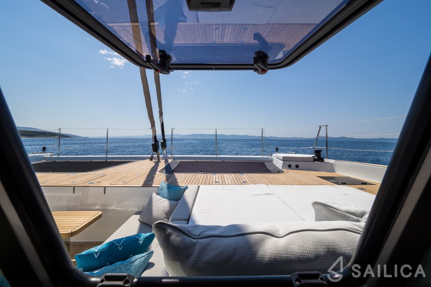 Sunreef 60 - Yacht Charter Sailica
