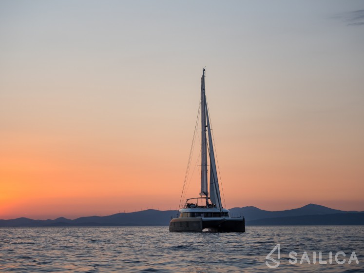 Sunreef 60 - Yacht Charter Sailica