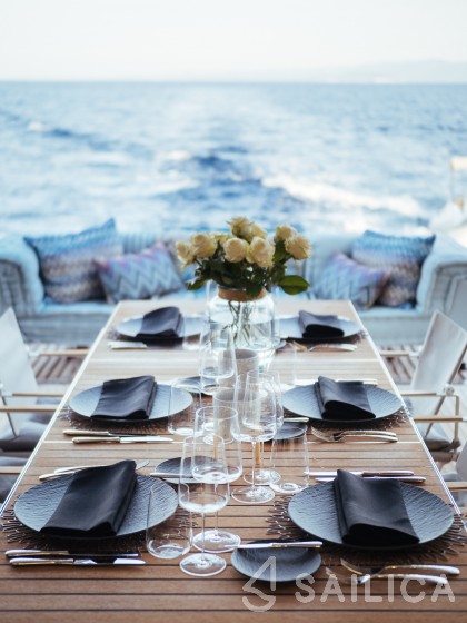 Sunreef 60 - Yacht Charter Sailica