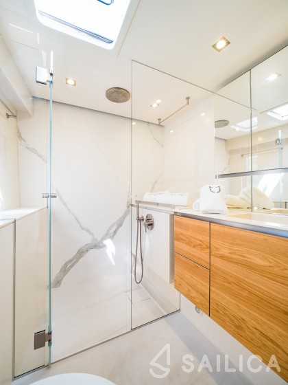Sunreef 60 - Yacht Charter Sailica