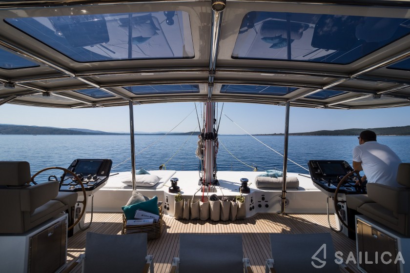 Sunreef 60 - Yacht Charter Sailica