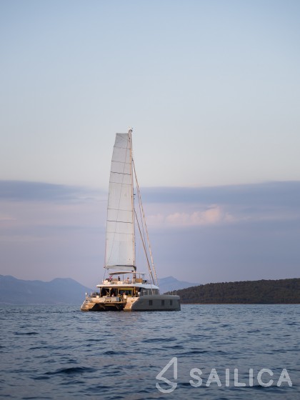 Sunreef 60 - Yacht Charter Sailica