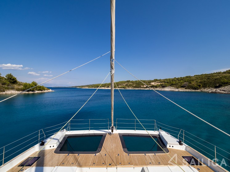 Sunreef 60 - Yacht Charter Sailica