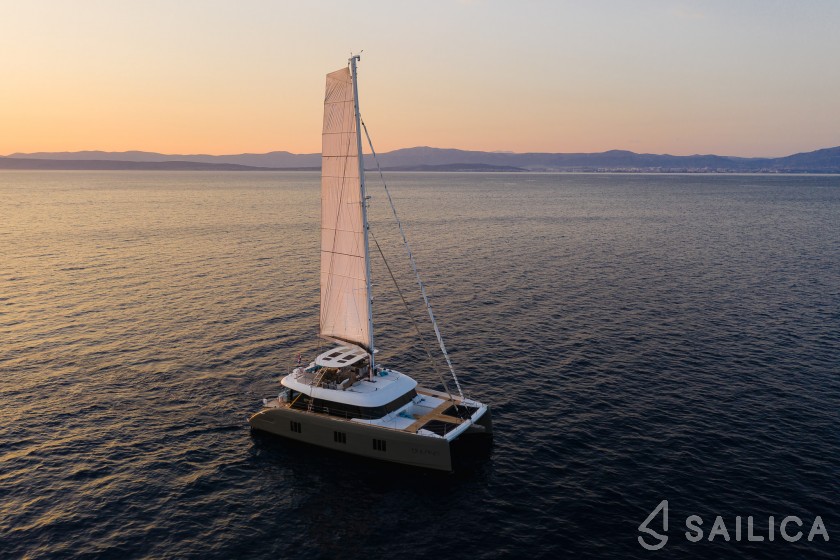 Sunreef 60 - Yacht Charter Sailica
