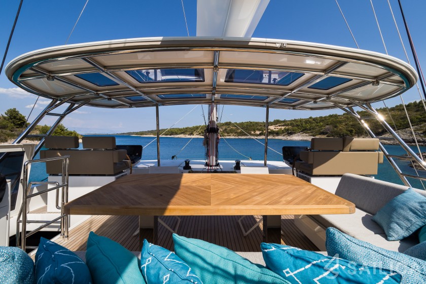 Sunreef 60 - Yacht Charter Sailica