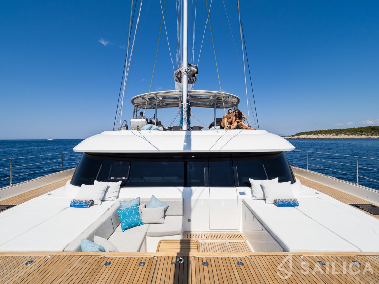 Sunreef 60 - Yacht Charter Sailica