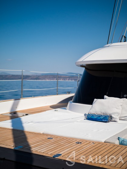 Sunreef 60 - Yacht Charter Sailica