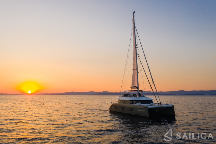 Sunreef 60 - Yacht Charter Sailica