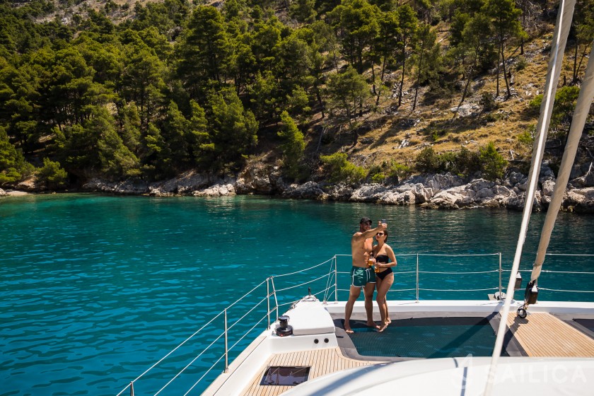 Sunreef 60 - Yacht Charter Sailica