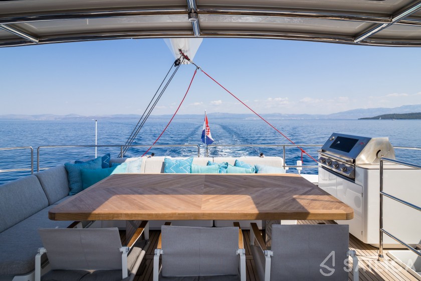 Sunreef 60 - Yacht Charter Sailica