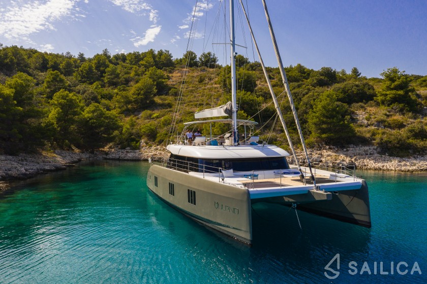 Sunreef 60 - Yacht Charter Sailica