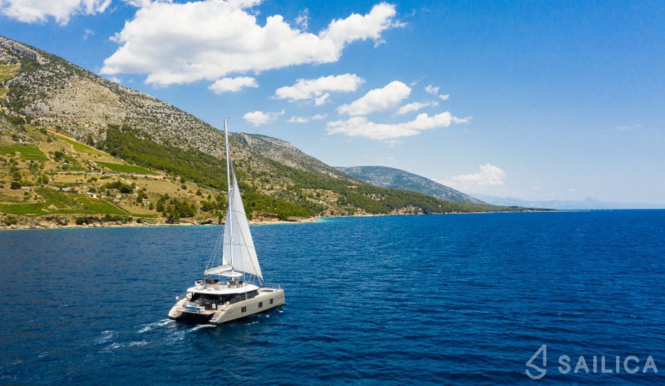 Sunreef 60 - Yacht Charter Sailica