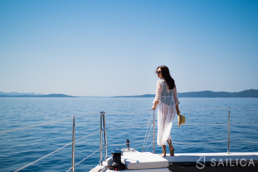 Sunreef 60 - Yacht Charter Sailica