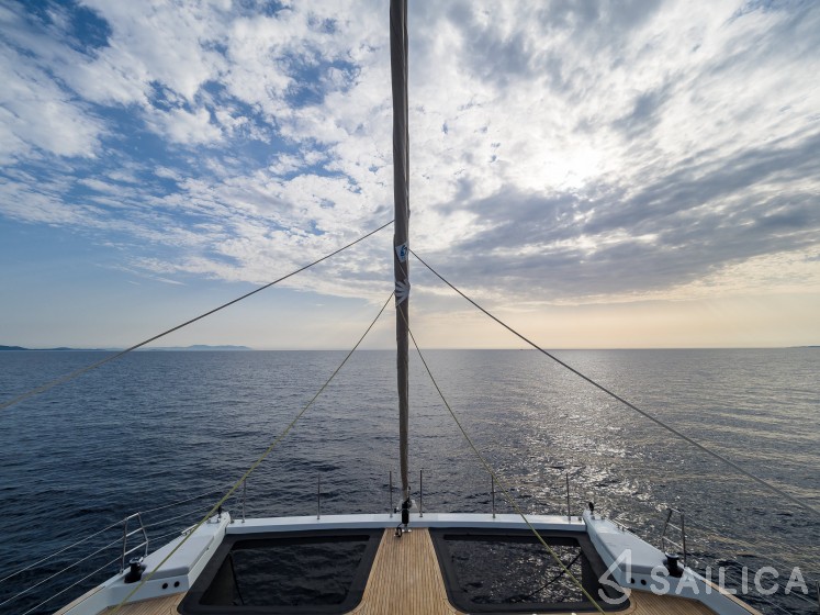 Sunreef 60 - Yacht Charter Sailica