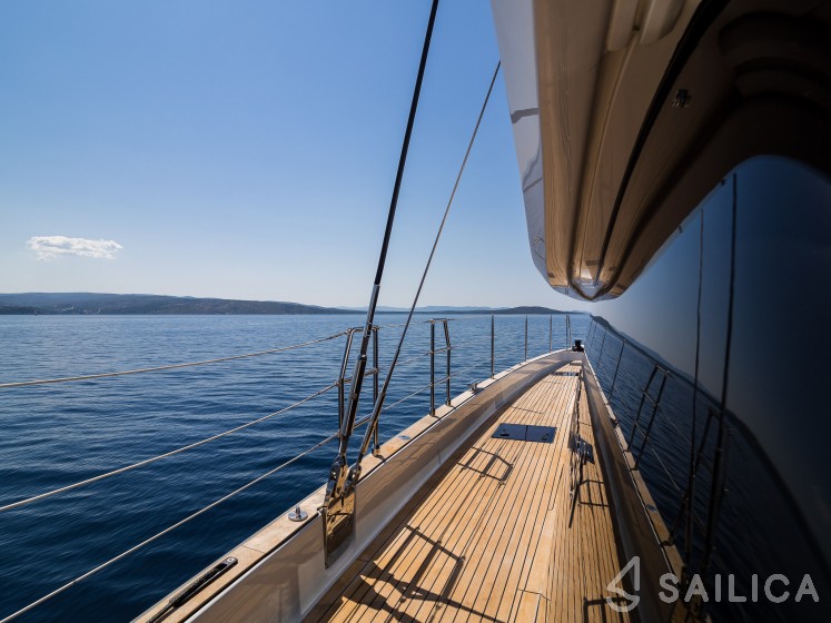 Sunreef 60 - Yacht Charter Sailica