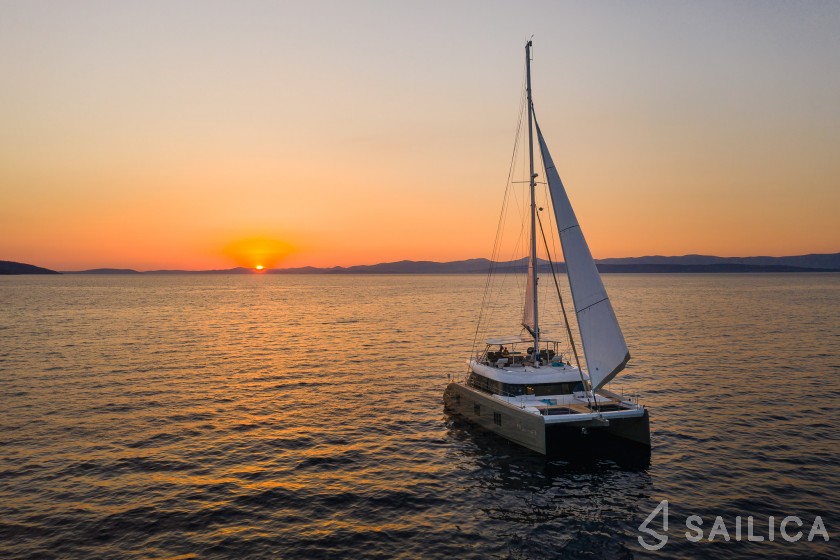 Sunreef 60 - Yacht Charter Sailica