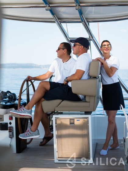 Sunreef 60 - Yacht Charter Sailica