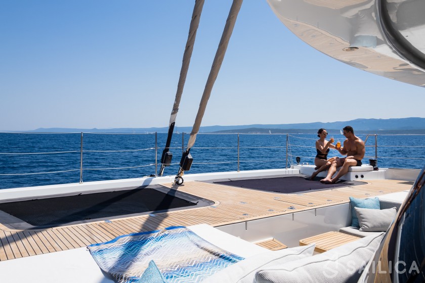 Sunreef 60 - Yacht Charter Sailica