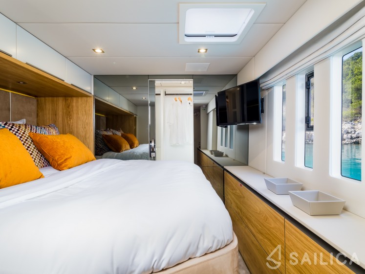 Sunreef 60 - Yacht Charter Sailica