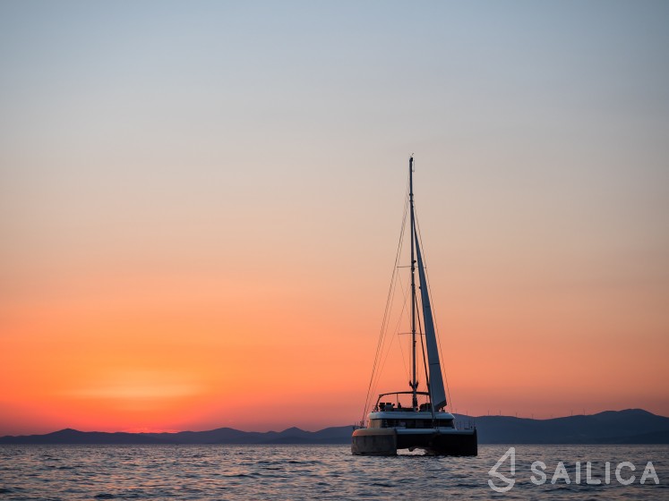Sunreef 60 - Yacht Charter Sailica