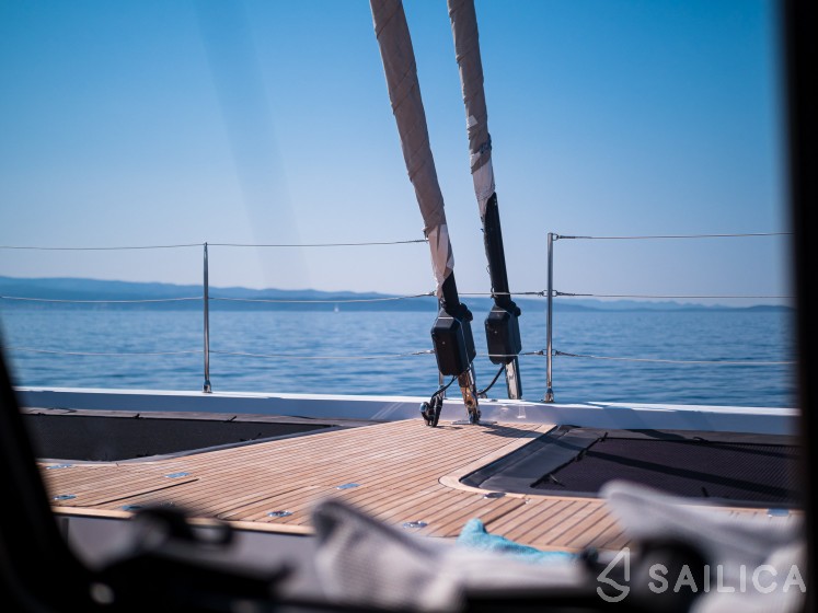 Sunreef 60 - Yacht Charter Sailica