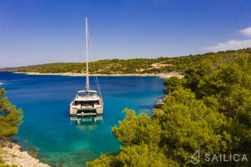 Sunreef 60 - Yacht Charter Sailica