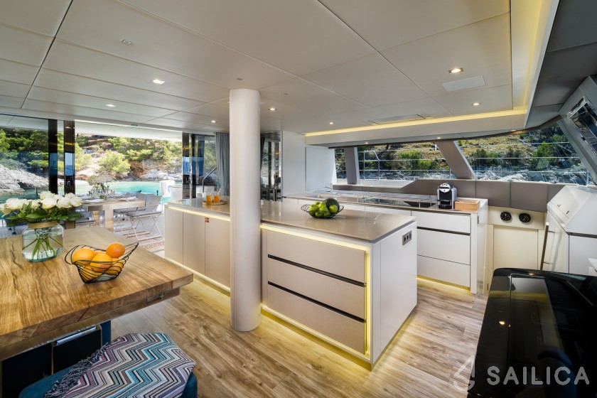 Sunreef 60 - Yacht Charter Sailica