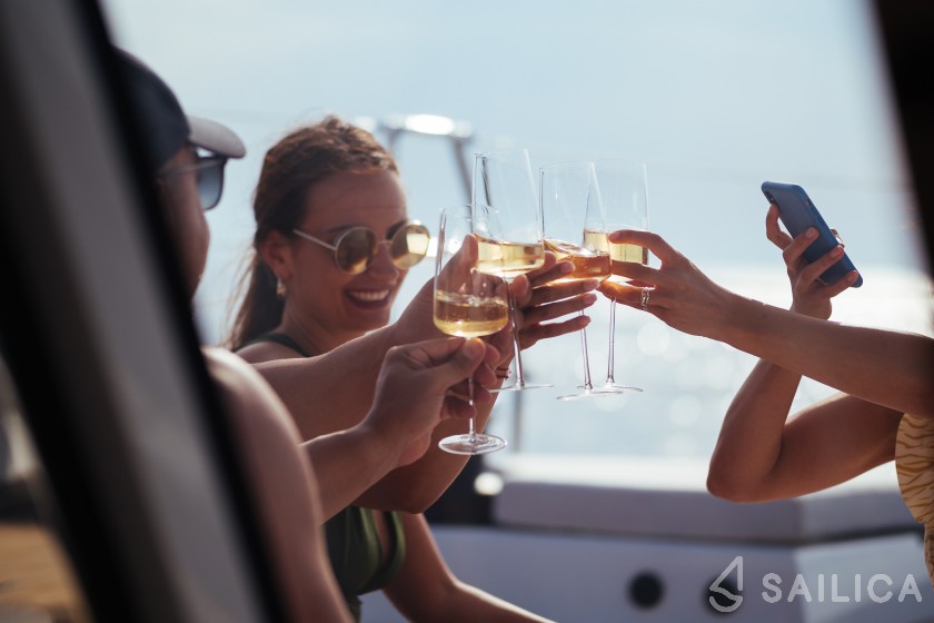 Sunreef 60 - Yacht Charter Sailica