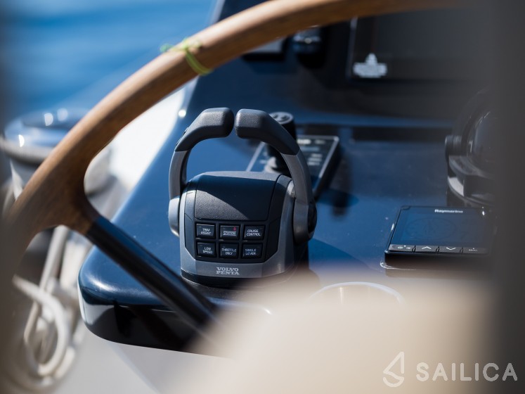 Sunreef 60 - Yacht Charter Sailica