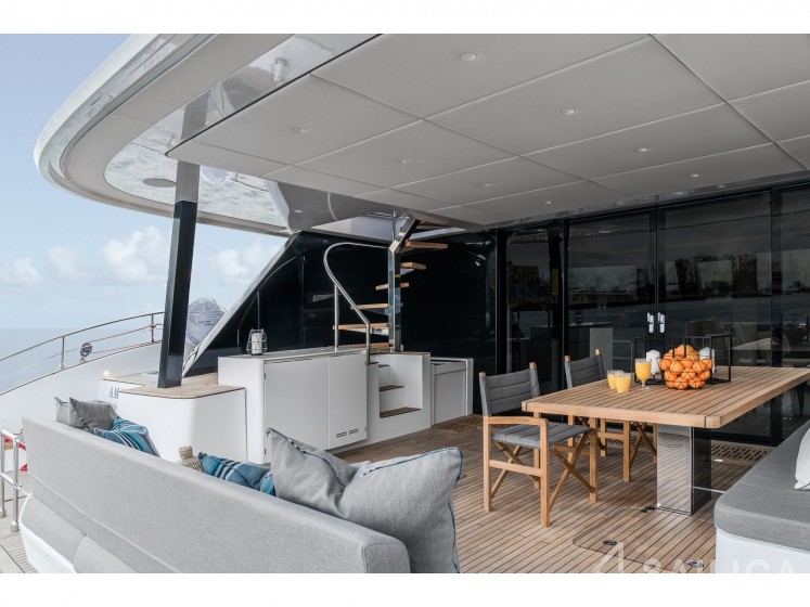 Sunreef 60 - Yacht Charter Sailica