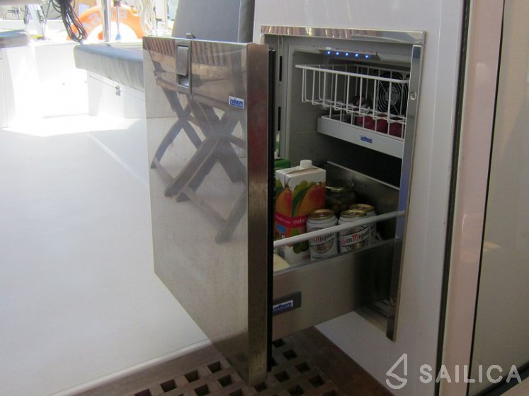 Nautitech 40 Open - 4 + 1 cab. - Yacht Charter Sailica